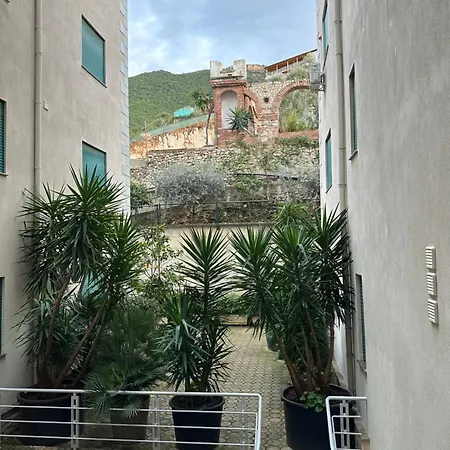 Aquilo Antique